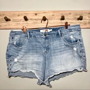 Torrid light wash denim shorts plus size